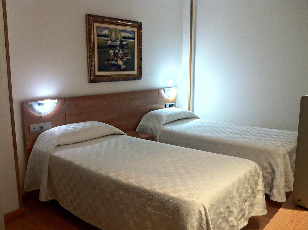 Hostal Del Carmen Santander Room photo